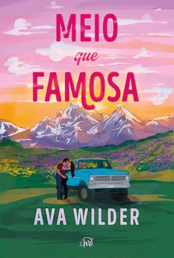 Meio que famosa, de Ava Wilder (Harlequin). Faz dez anos desde que Merritt Valentine, ex-estrela do rock, saiu dos holofotes após um colapso público. Ela trocou o brilho de Los Angeles pela pacata cidade de Crested Peak, nas montanhas do Colorado, buscando refúgio e anonimato ao lado da irmã gêmea. E o lugar tinha tudo para ser o refúgio ideal de Merritt. Se não fosse por Nikolaos Petrakis.Niko é o empreiteiro e faz-tudo mais requisitado da cidade. Ele também é atraente, gentil e convenientemente solteiro ― uma combinação extremamente perigosa para Merritt. Afinal, envolver-se com alguém como Niko significaria reabrir a porta para dramas que ela jurou ter deixado para trás. por Reprodução