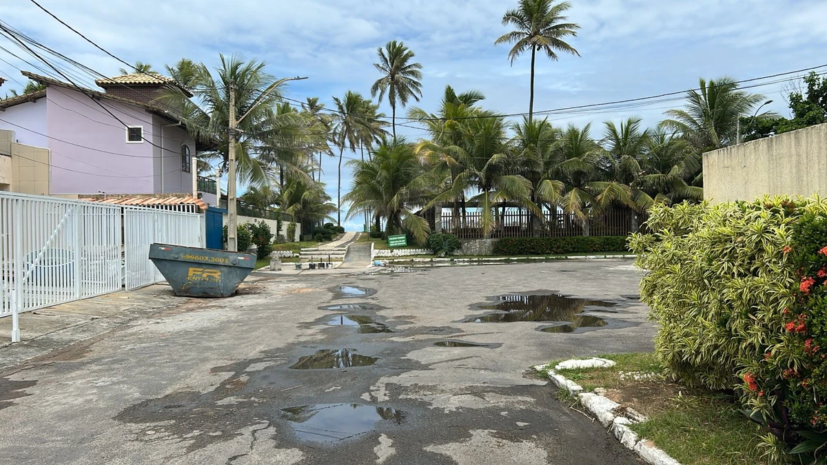 Picape do Corpo de Bombeiros é usada na obra da casa de ex-comandante da corporação por Bruno Wendel/CORREIO