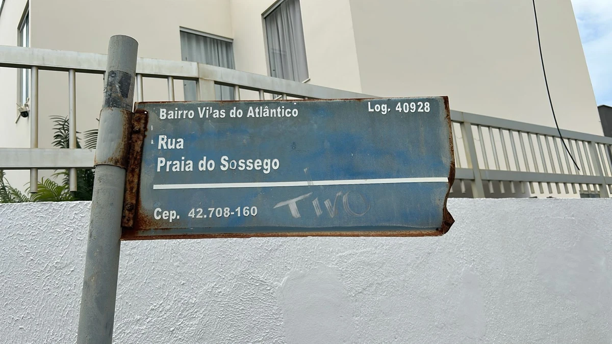 Picape do Corpo de Bombeiros é usada na obra da casa de ex-comandante da corporação por Bruno Wendel/CORREIO