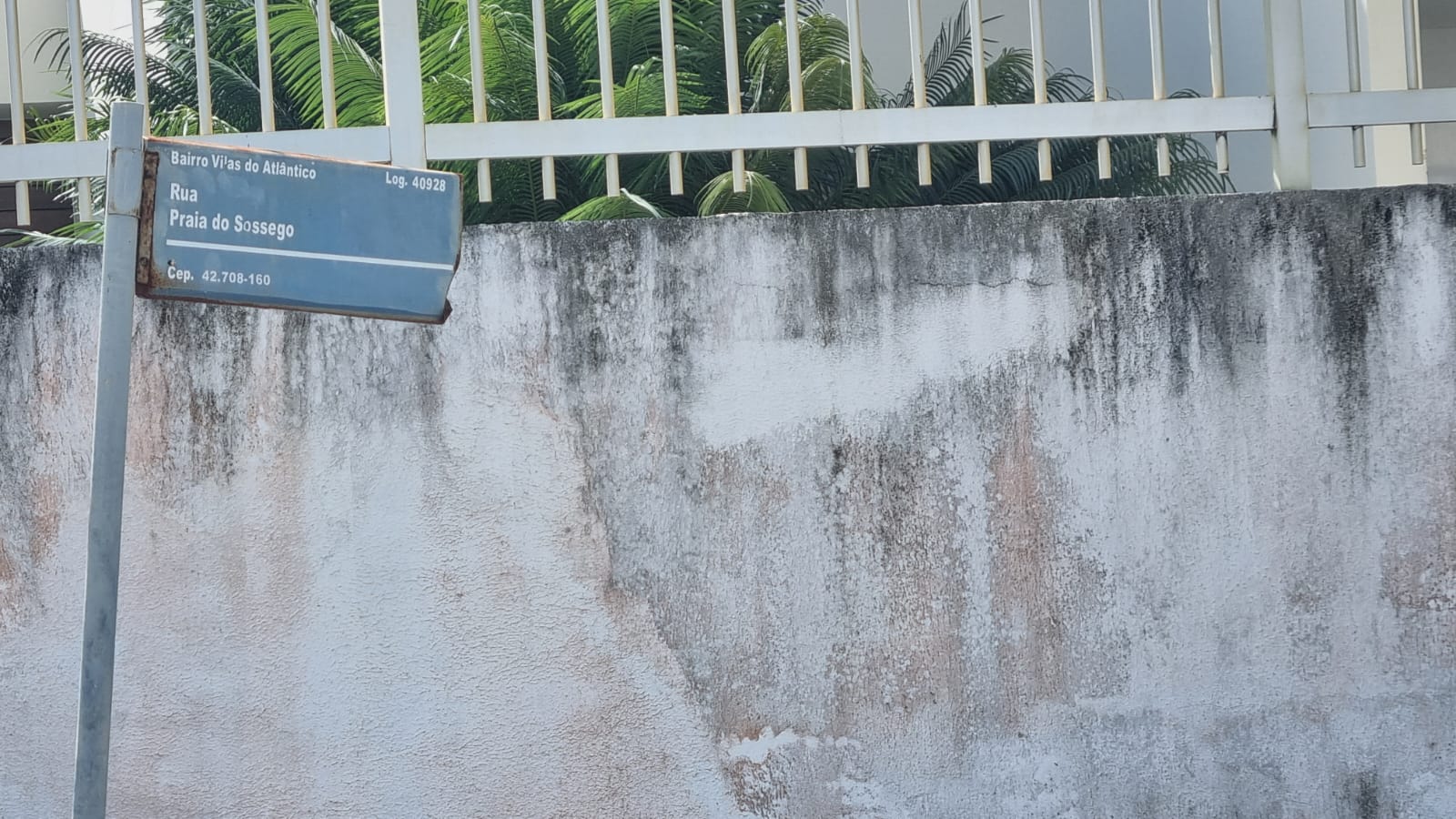 Picape do Corpo de Bombeiros é usada na obra da casa de ex-comandante da corporação por Bruno Wendel/CORREIO