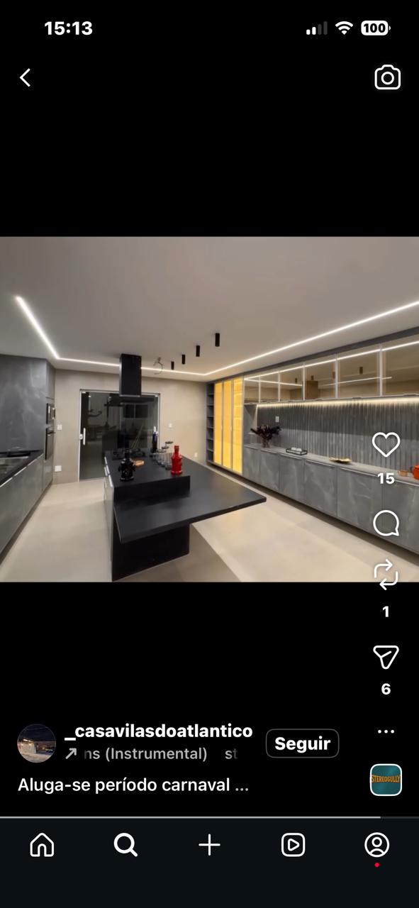 Picape do Corpo de Bombeiros é usada na obra da casa de ex-comandante da corporação por Redes sociais