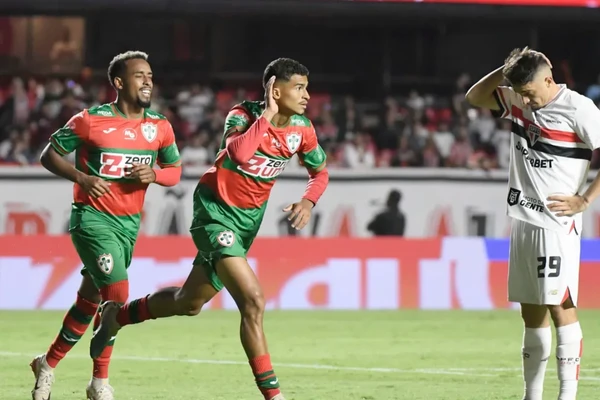 Renê em ação pela Portuguesa por Divulgação/Portuguesa 