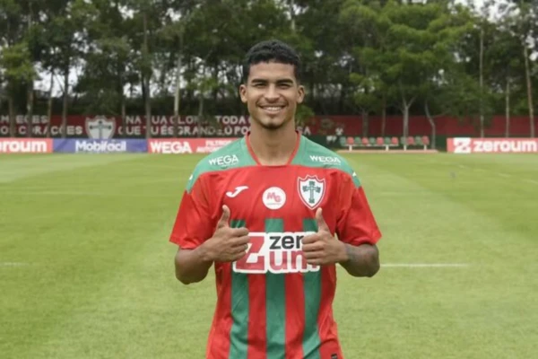 Renê em ação pela Portuguesa por Divulgação/Portuguesa 