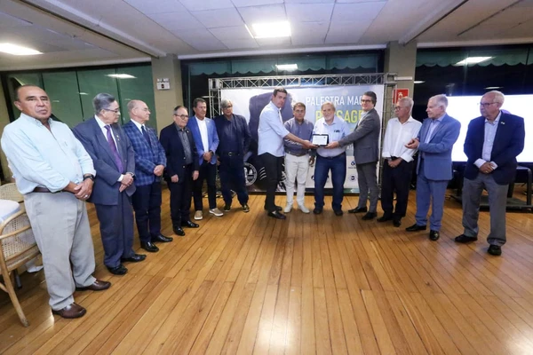 Sociedade de Amigos da Marinha e Associação Náutica da Bahia promovem jantar com Palestra Magna de Aleixo Belov no Yacht Clube por Edgar de Souza (@edgardesouza_realtime)