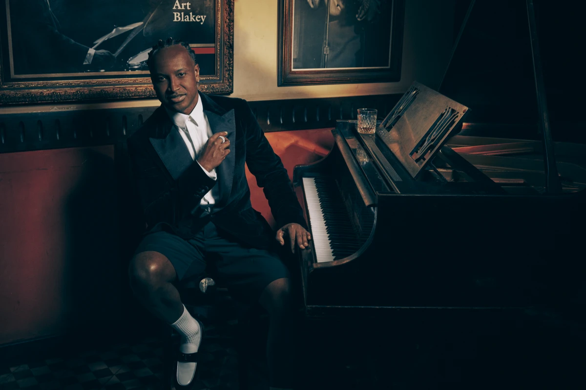 Thiaguinho celebra legado e atualiza o som no projeto Bem Black por Divulgação