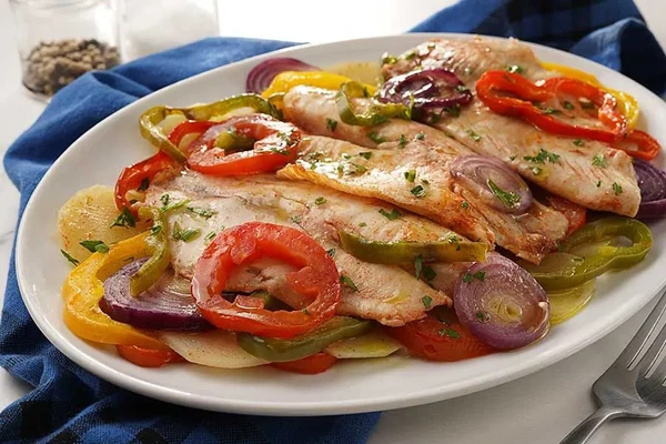 Tilápia assada com batatas por Reprodução