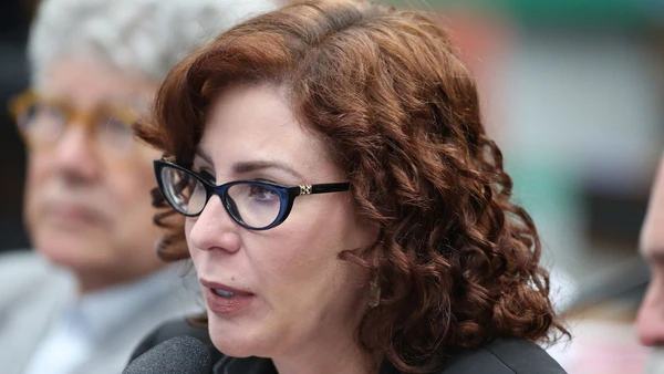 Entre versões e estratégia de defesa: a narrativa de perseguição política surge como peça-chave, enquanto o caso avança sob análise jurídica e atenção diplomática