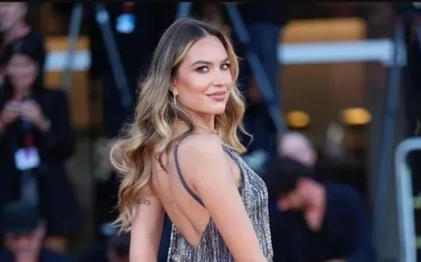 Pamela Genini no tapete vermelho do Festival de Cinema de Veneza