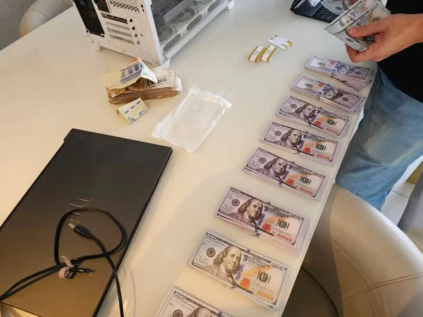 Polícia achou dinheiro cenográfico na casa da influenciadora Bia Miranda por Reprodução