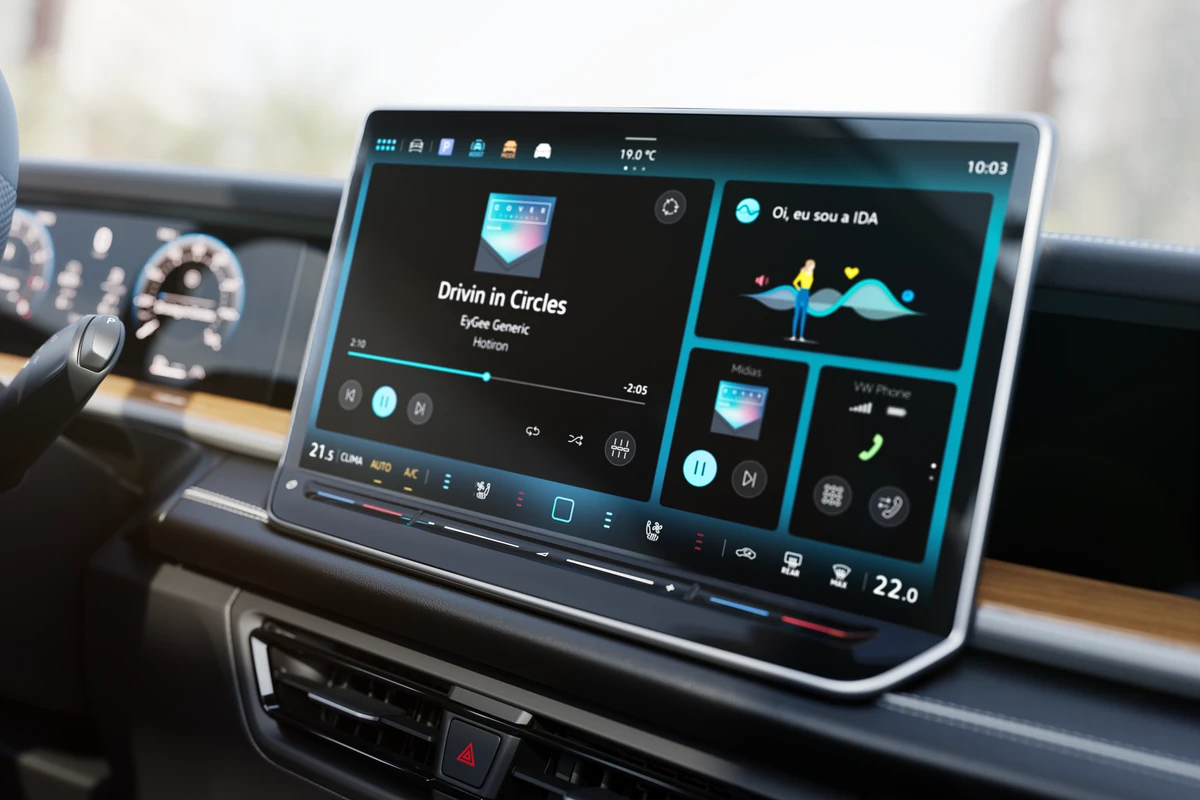 A central multimídia tem tela de 15 polegadas por Divulgação