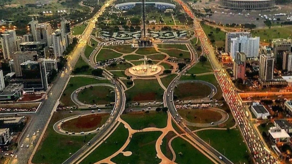 A cidade sem semáforos: entenda o "truque" de Brasília que confunde qualquer motorista por Cyntia Fernandes/Pinterest