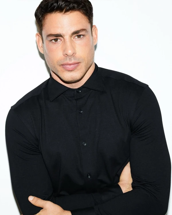 Cauã Reymond mostrou respeito e parceria ao prestigiar a conquista da ex e dividir o momento com a filha por Reprodução