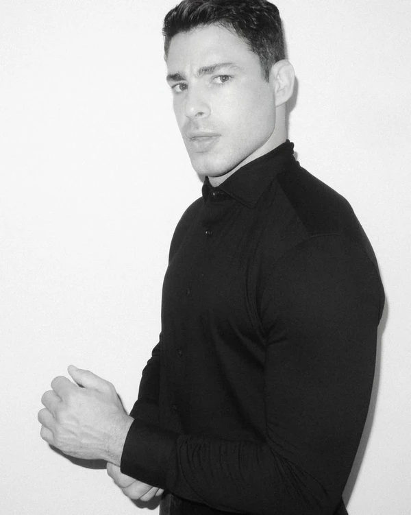 Cauã Reymond mostrou respeito e parceria ao prestigiar a conquista da ex e dividir o momento com a filha por Reprodução