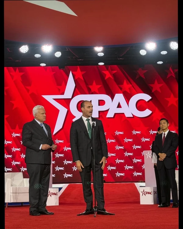 Eduardo Bolsonaro na Conferência de Ação Política Conservadora (CPAC) por Reprodução