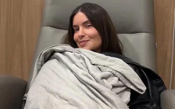 Ex-BBB Thais Braz foi hospitalizada com pedra no rim
