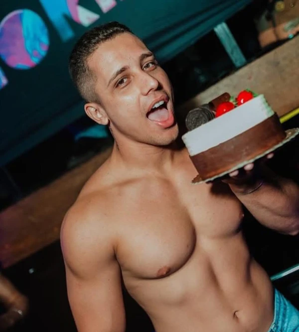 Ex-criador de conteúdo adulto morre após invadir casa de namorado e ser baleado por idoso com Alzheimer por Redes Sociais