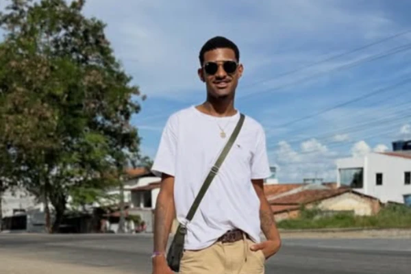 Influenciador digital é morto a tiros após sair de festa paredão na Bahia