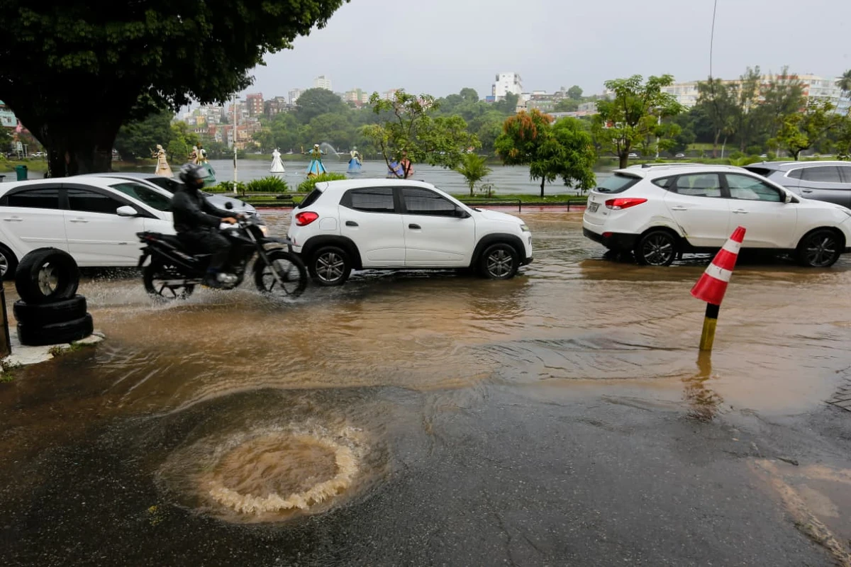 Inmet emite novo alerta de chuvas fortes para Salvador e mais 151 cidades baianas