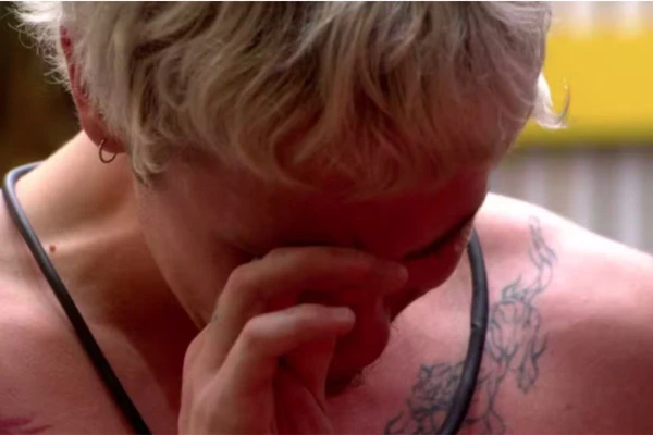 Juliano Floss caiu no choro durante dinâmica