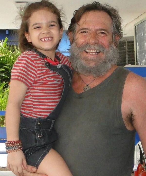 Mel Maia e José de Abreu em bastidores de "Avenida Brasil" por Reprodução/ Instagram