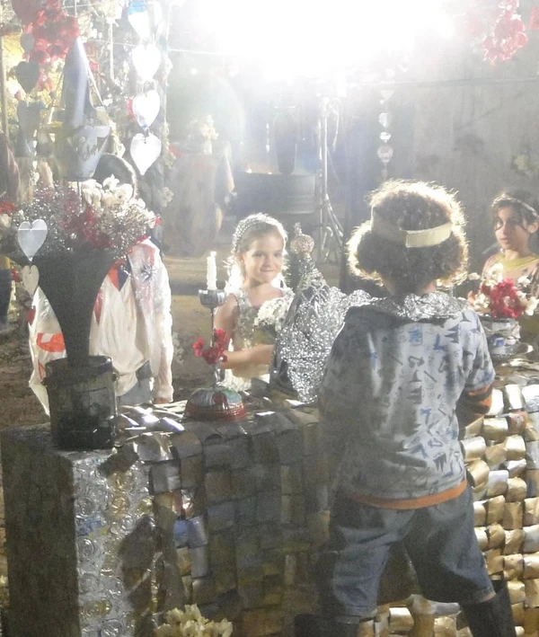 Mel Maia em bastidores de "Avenida Brasil" por Reprodução/ Instagram