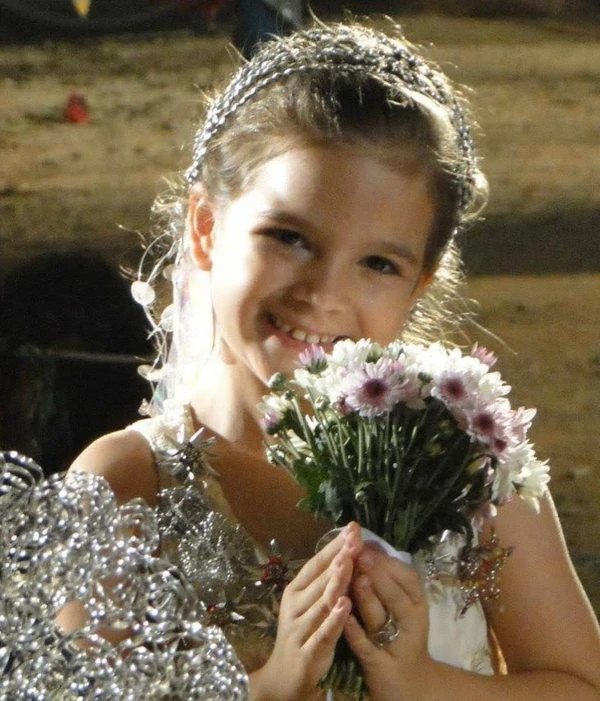 Mel Maia em bastidores de "Avenida Brasil" por Reprodução/ Instagram