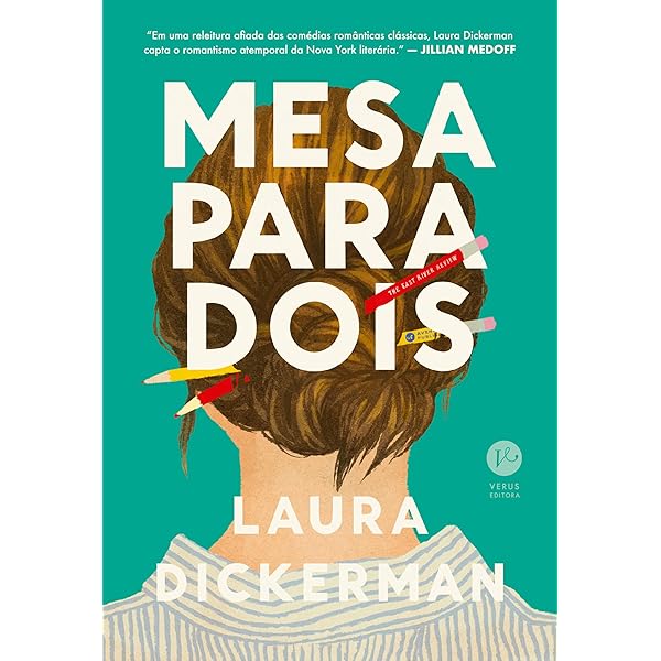 Mesa para dois, de Laura Dickerman (Verus). No pós-pandemia, dois editores de diferentes selos são forçados a compartilhar a mesma mesa de trabalho em dias alternados da semana. Sem nunca terem se visto, e bastante infelizes com o novo sistema de compartilhamento, Rebecca Blume e Ben Heath começam a trocar alfinetadas por meio de post-its deixados no vaso do cacto que dividem.Quando a morte de Edward David Adams, um escritor renomado conhecido como “o Leão”, é anunciada, a possibilidade de conquistar seu cobiçado espólio literário faz a troca de farpas piorar ainda mais. É uma oportunidade que pode mudar suas carreiras, e os dois precisarão decidir até onde estão dispostos a ir para vencer, qual papel querem desempenhar no legado do Leão e, mais do que isso, o que significam um para o outro. Lançamento em 20 de abril. por Reprodução