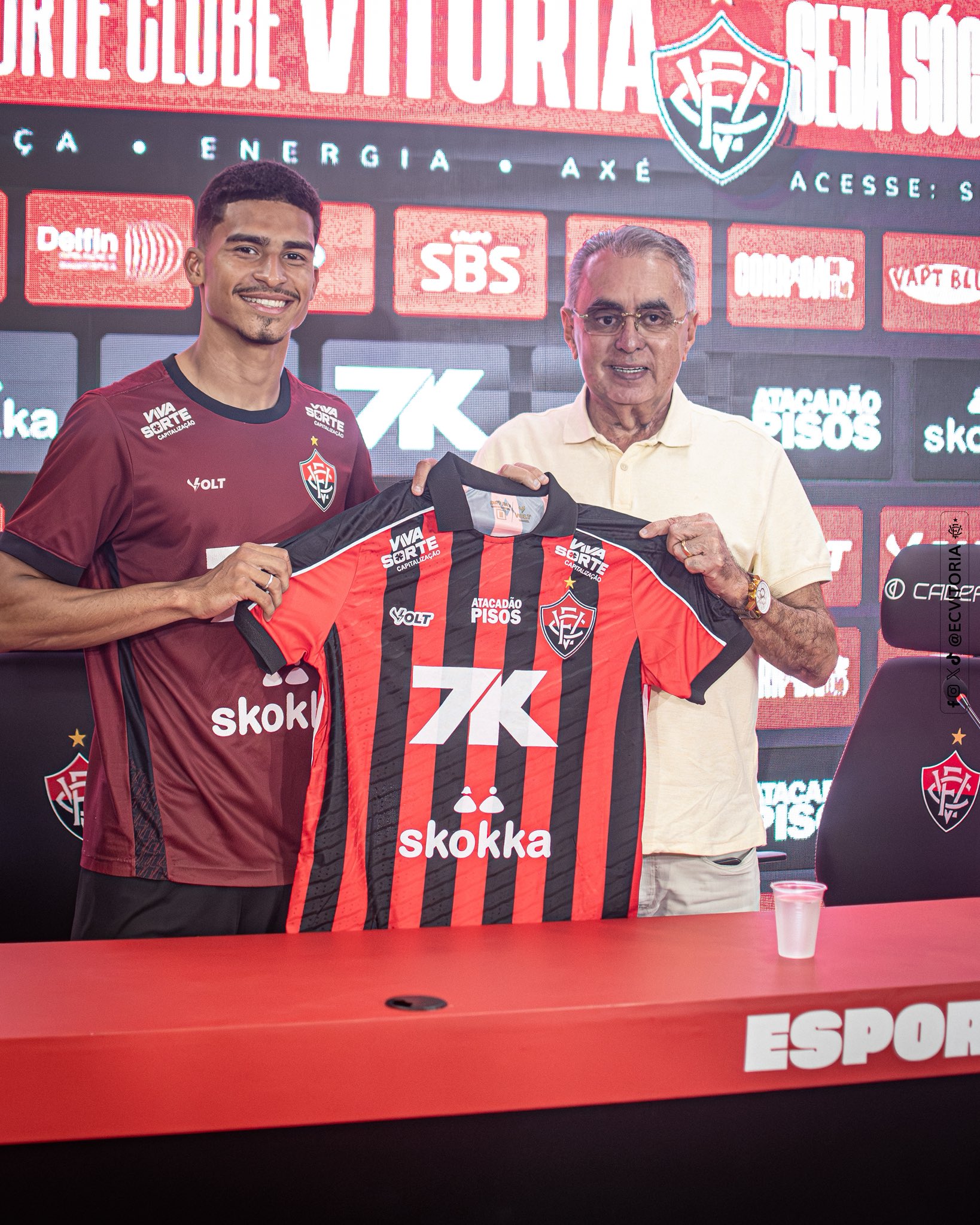 Renê foi oficialmente apresentado pelo Vitória por Victor Ferreira/ECV