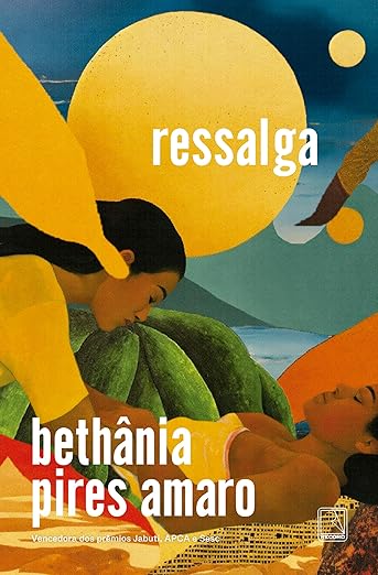 Ressalga, de Bethânia Pires Amaro (Record). Vencedora dos Prêmios Jabuti, Sesc e APCA, Bethânia Pires Amaro estreia no romance com Ressalga . Uma narrativa sobre três gerações de mulheres na Bahia que lutam contra heranças de um tempo que não deveria mais existir. Lançamento em 20 de abril. por Reprodução