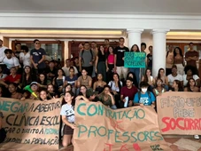 Imagem - Estudantes da Ufba fazem protesto contra falta de professores e suspensão de disciplinas
