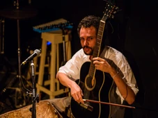 Imagem - Teatro Gamboa tem show 
solo e exposição 
com reciclados