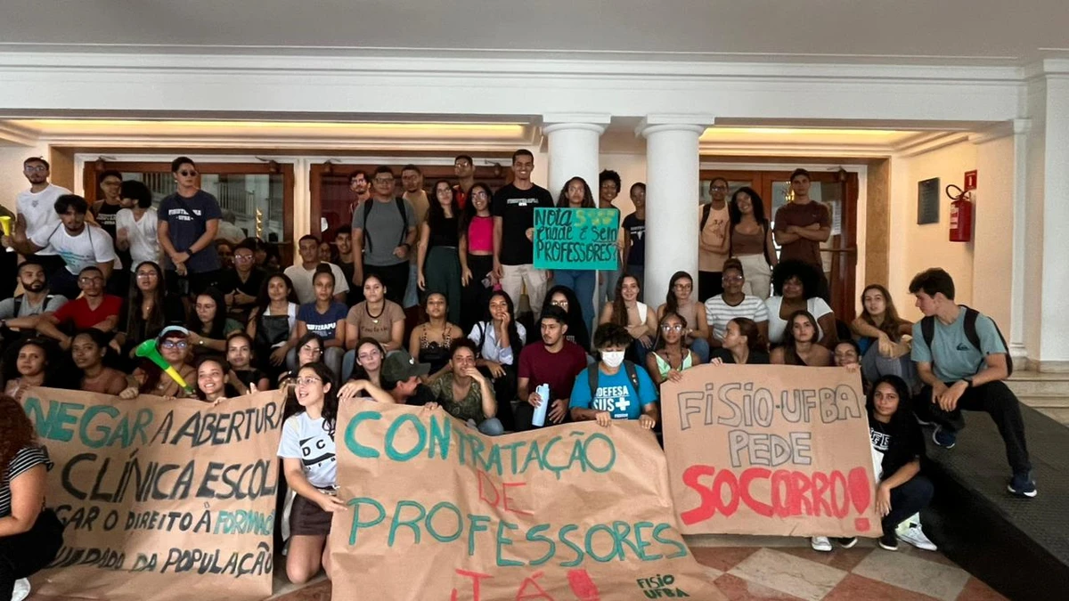 Alunos realizam protesto na Reitoria da Ufba