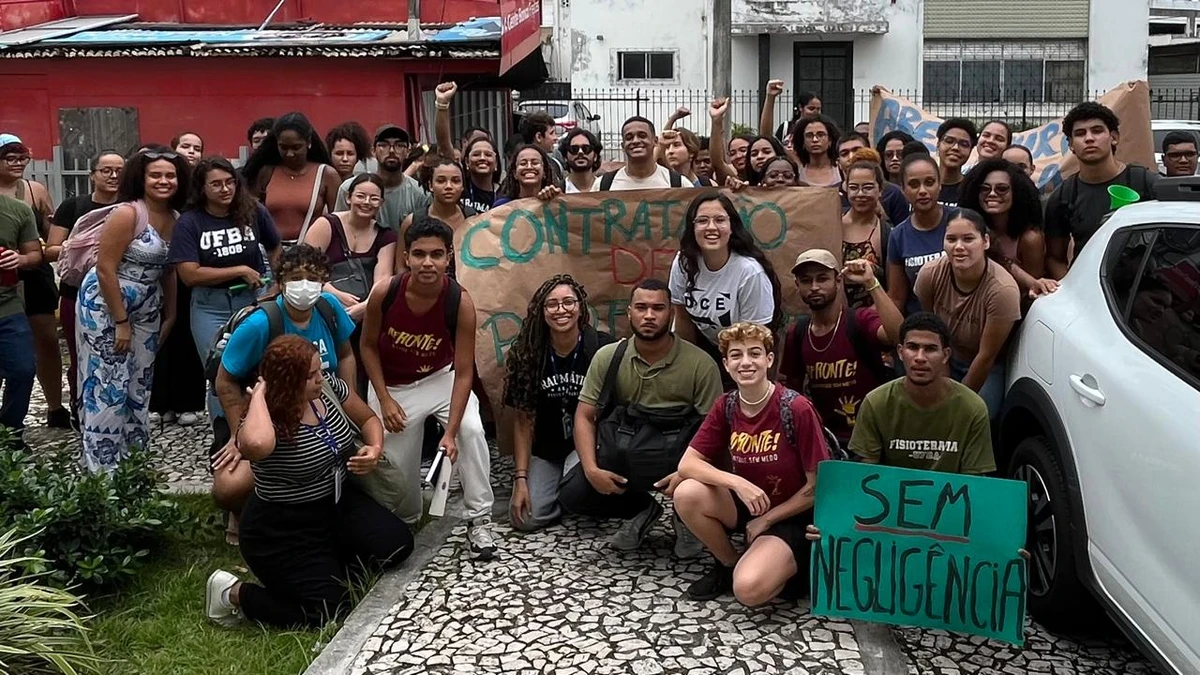 Alunos realizam protesto na Reitoria da Ufba por Reprodução