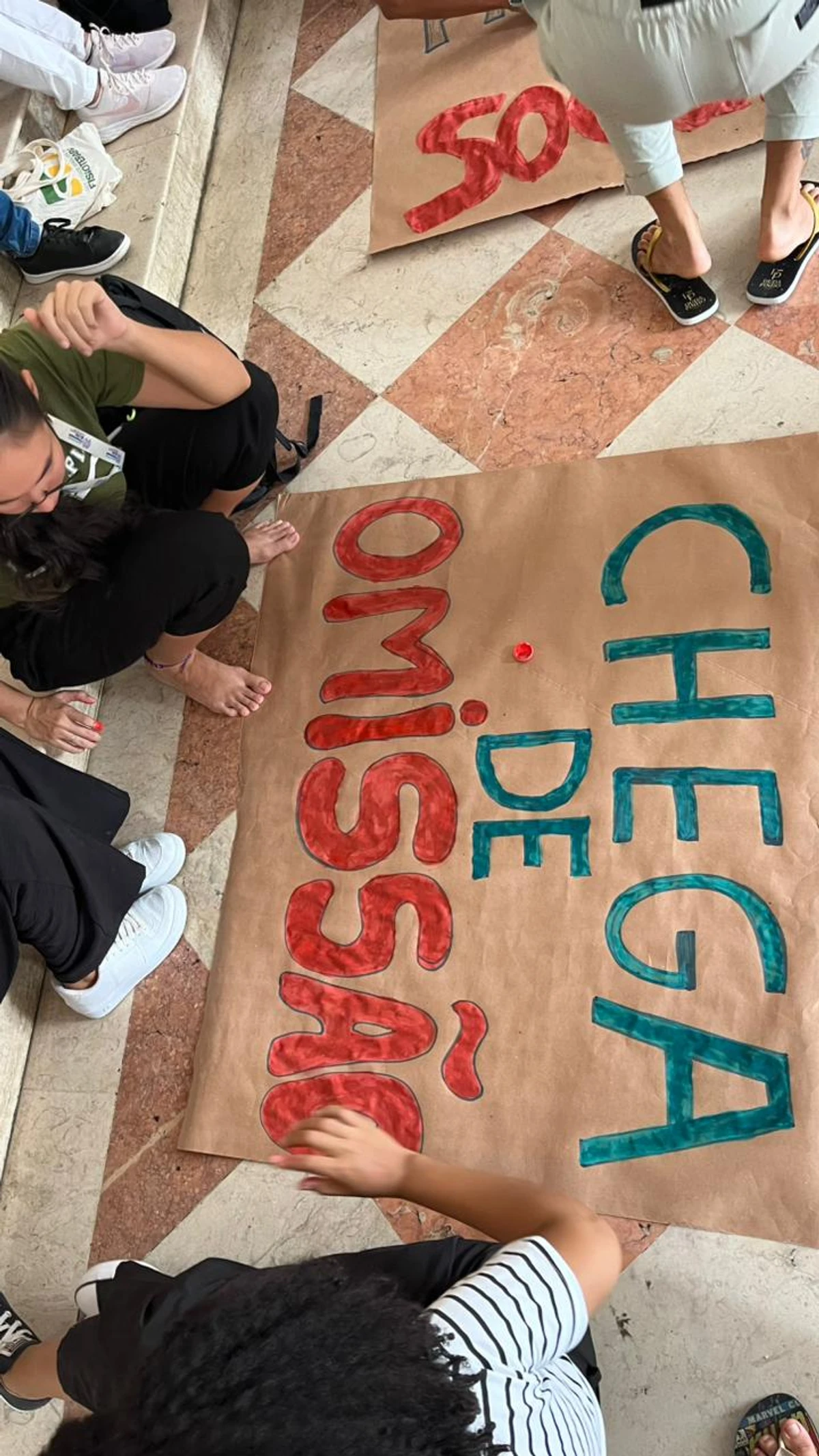 Alunos realizam protesto na Reitoria da Ufba por Reprodução