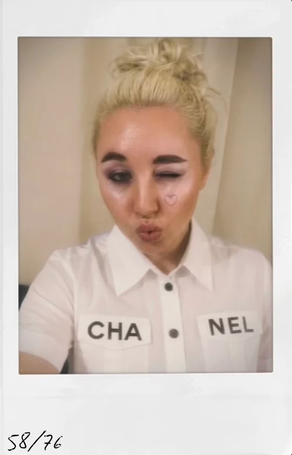 Com 14kg a menos, Amanda Bynes posta fotos após transformação física por Reprodução/TikTok