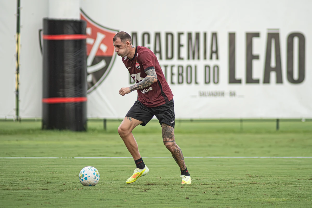 Elenco do Vitória treinando em preparação para encarar o Cruzeiro por Victor Ferreira/ECV