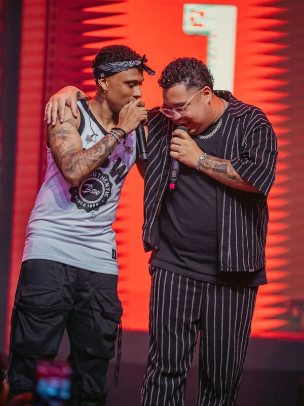 Kamisa 10 aposta em clima de festa e Copa no novo projeto “Hoje Tem Folga” por Reprodução