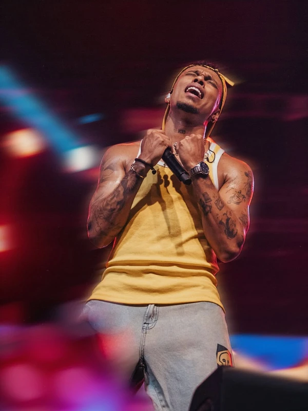 Kamisa 10 aposta em clima de festa e Copa no novo projeto “Hoje Tem Folga” por Reprodução