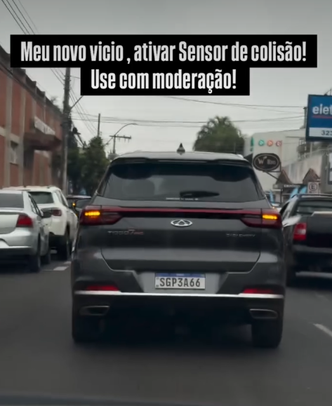 Manobra pode colocar motoristas e motociclistas em risco por Reprodução
