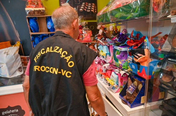 Procon realiza fiscalização em lojas de chocolate de Vitória da Conquista por Divulgação