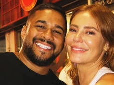 Imagem - Tá rolando? Paolla Oliveira surge em aniversário de Mestre Fafá e levanta suspeitas de romance