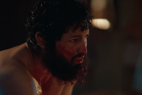 Barba ensopada de sangue estreia nesta quinta-feira (2) nos cinemas brasileiros