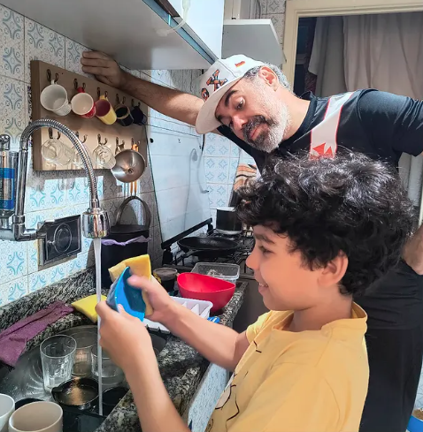 Humorista e o filho por Reprodução | Instagram