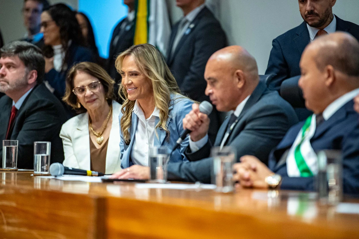 Celina Leão toma posse como governadora do DF por Foto: Felipe Ando / Agência CLDF