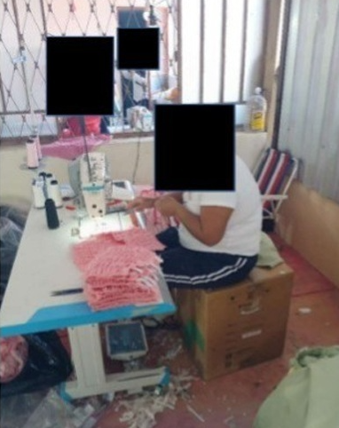 Costureira usava caixa de papelão como assento por Ministério do Trabalho e Emprego