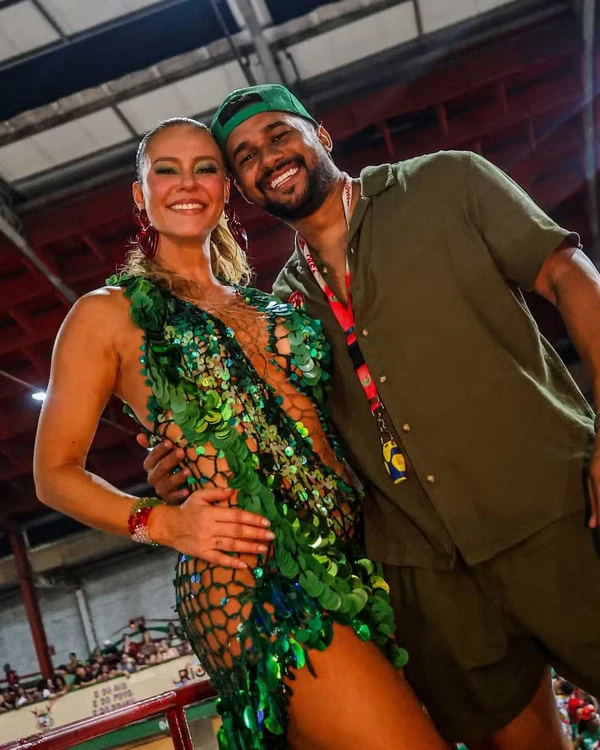 Paolla Oliveira e Mestre Fafá por Rafael Arantes/Grande Rio/Reprodução/Instagram