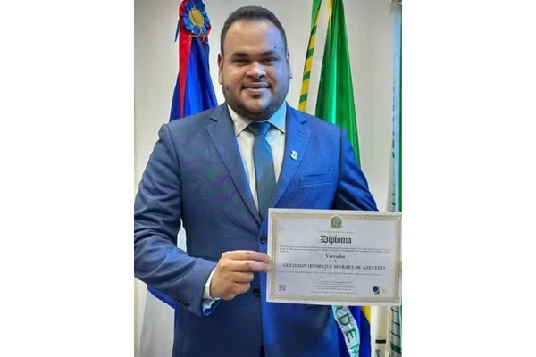 Polícia investiga se carro de vereador causou acidente por Reprodução