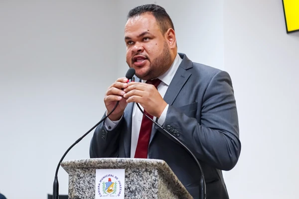 Polícia investiga se carro de vereador causou acidente por Reprodução