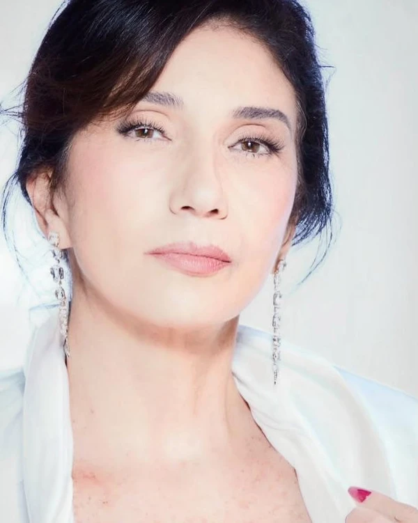 Zizi Possi comenta conversão de Luiza Possi e critica ataques nas redes sociais por Reprodução