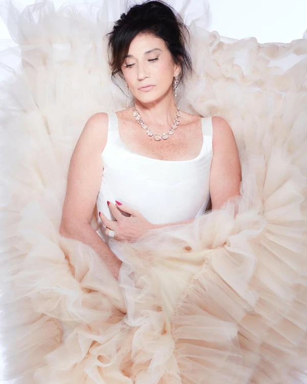 Zizi Possi comenta conversão de Luiza Possi e critica ataques nas redes sociais por Reprodução